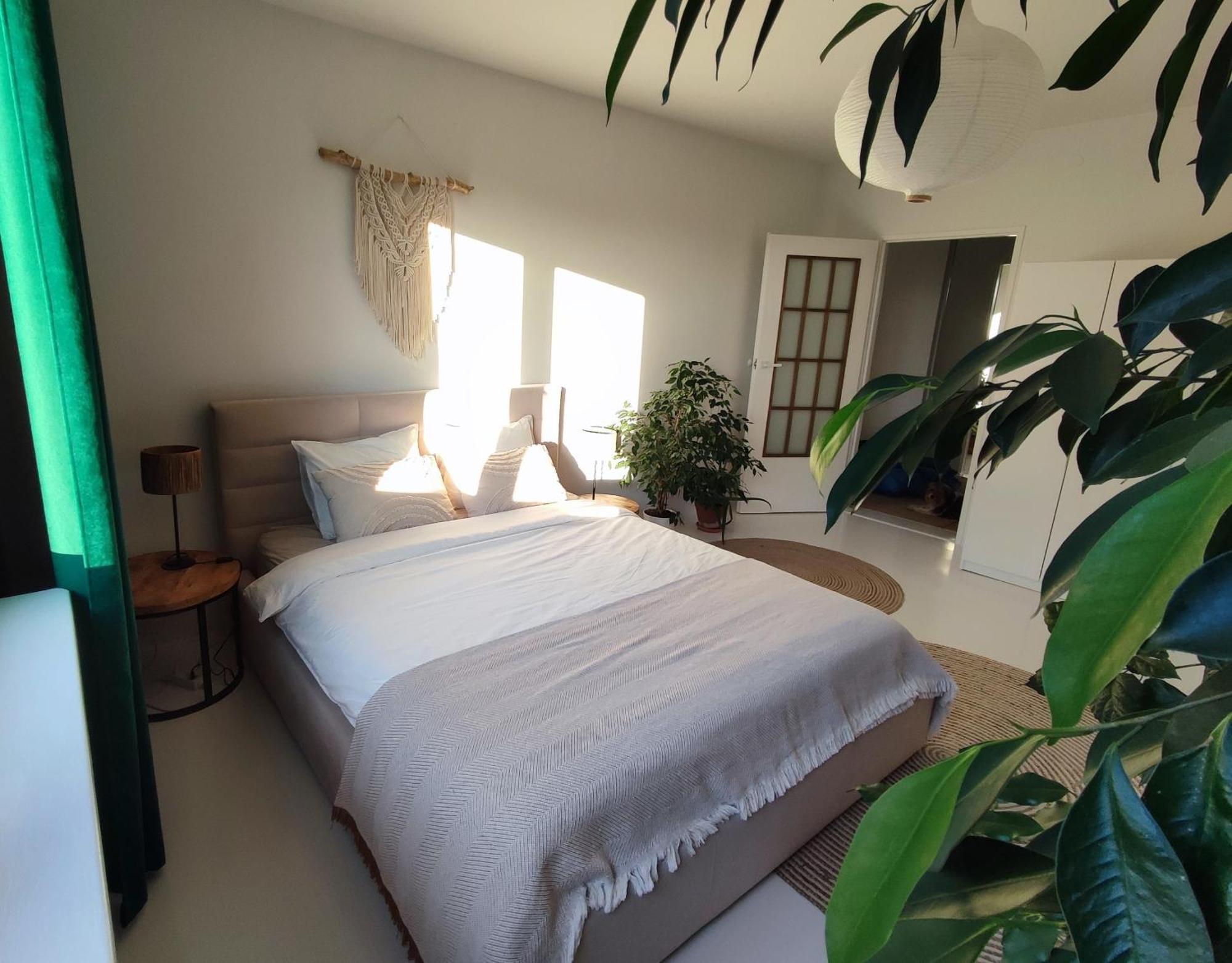 Apartment Urokliwy Azyl W Miescie: Komfort I Spokoj, Projektor I Hi-fi, 6 Minut Kolejka Do Centrum.